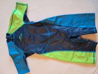 Trajes neopreno natación 5-6 años. 1 azul y 1 rosa