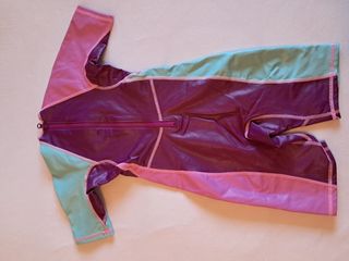 Trajes neopreno natación 5-6 años. 1 azul y 1 rosa