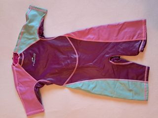 Trajes neopreno natación 5-6 años. 1 azul y 1 rosa
