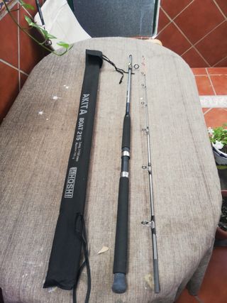 Caña de pescar AKITA BOAT 215 + funda
