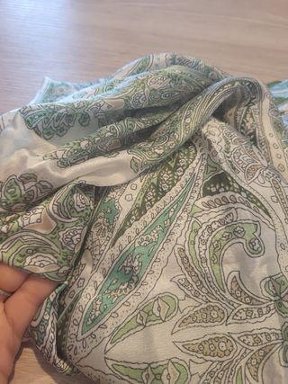 Pañuelo estampado seda viscosa verde y blanco