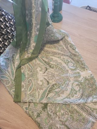 Pañuelo estampado seda viscosa verde y blanco