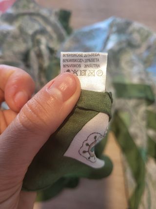 Pañuelo estampado seda viscosa verde y blanco