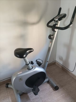 Bicicleta Estática Gris y Negra