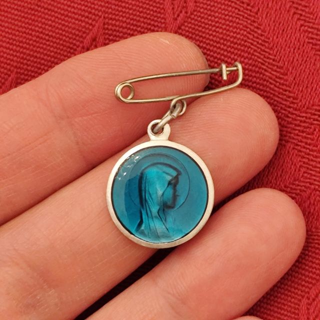 Spilla con medaglia smaltata Madonna di Lourdes 