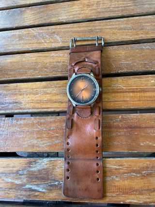 Reloj Guess Retro Pulsera Ancha Marrón Naranja