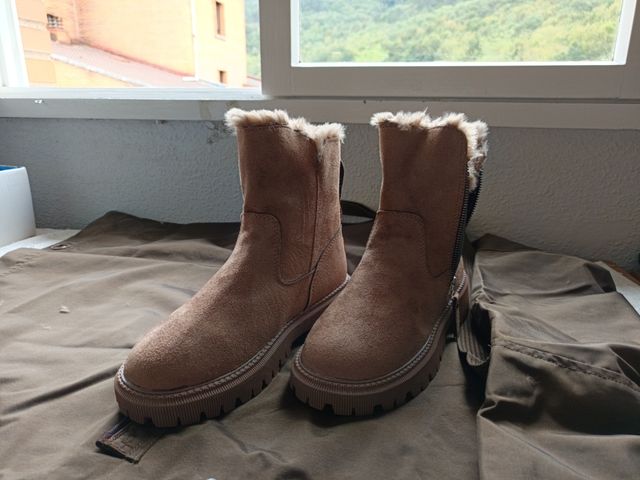 Botas de menina tamanho 40 com pêlo interior