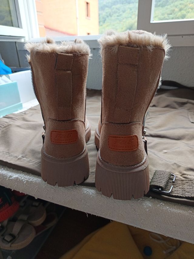Botas de menina tamanho 40 com pêlo interior