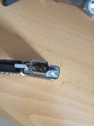 Encendedor Zippo con diseño de pistola