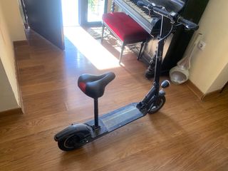 Patinete eléctrico Joyor con asiento