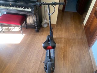 Patinete eléctrico Joyor con asiento