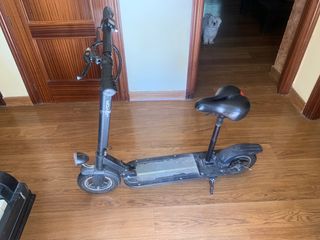 Patinete eléctrico Joyor con asiento