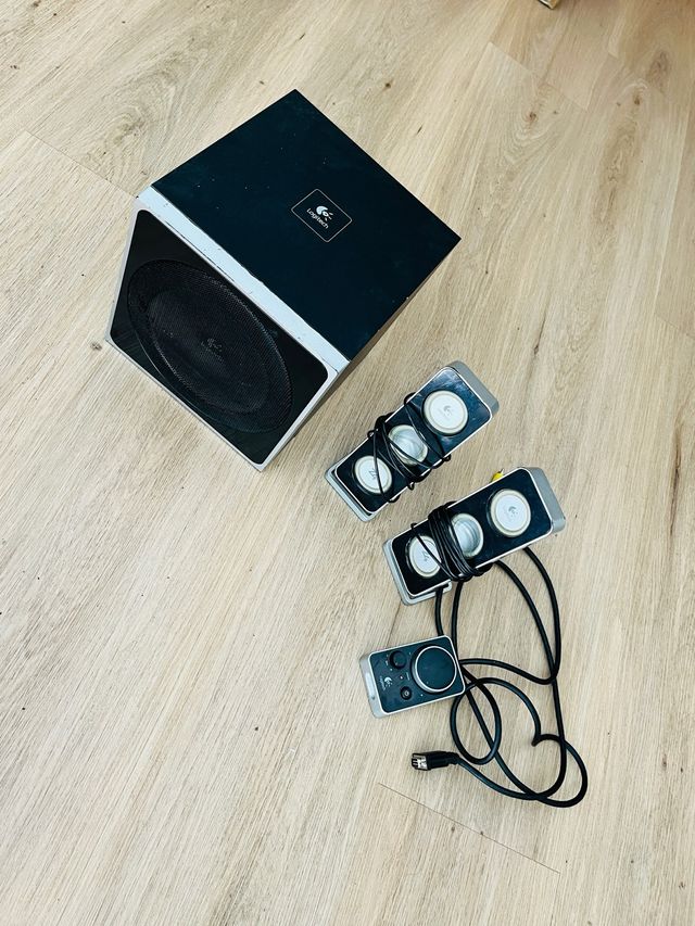Altavoces Logitech 2.1 Negro/Plata