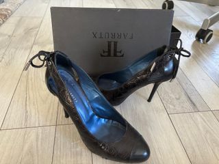 Zapatos Farrutx tacón negro talla 40