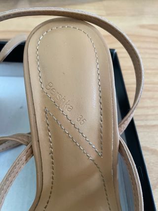 Sandalias Bershka tacón tiras beige talla 35