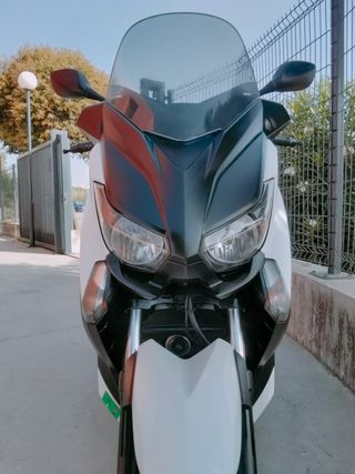 YAMAHA XMAX 250