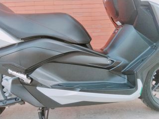 YAMAHA XMAX 250