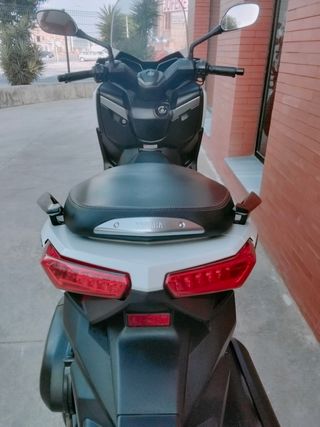 YAMAHA XMAX 250