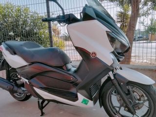 YAMAHA XMAX 250