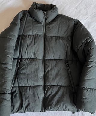 Chaqueta Invierno Hombre gris
muy cómoda y ligera 