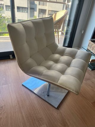 Sillón piel capitoné blanco