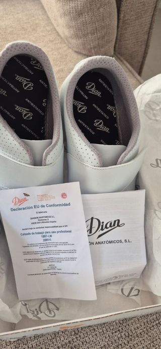 Zapatos sanitarios Dian blancos sin estrenar