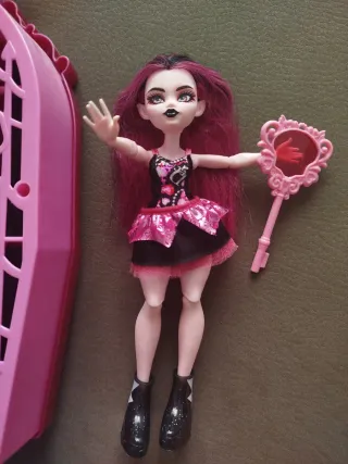 Muñeca Monster High Draculaura con Armario y Llave