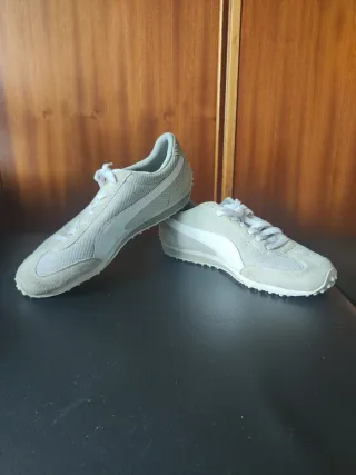 Zapatillas Puma grises y blancas