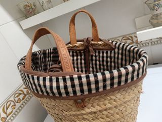 Cesto mimbre y cuero forrado 30x 22