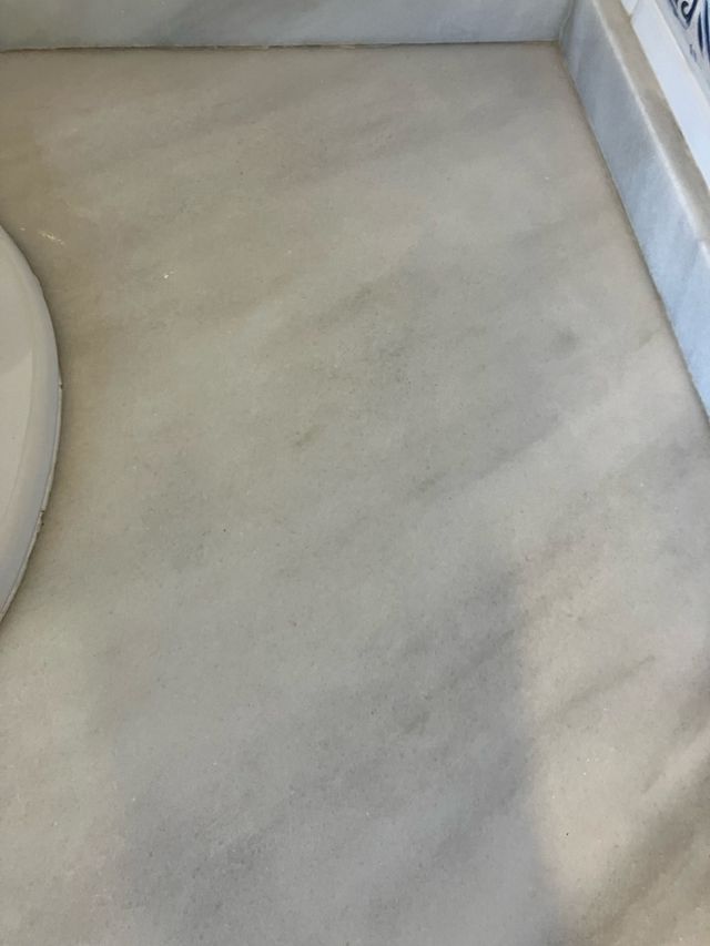 Encimera mármol Macael con lavabo y grifo