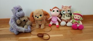 6 peluches:mono,perro con correa,tigre y 2 muñecas