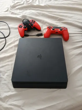 PS4 Slim 1TB + 2 Mandos + Volante + 11 discos
