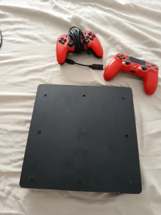 PS4 Slim 1TB + 2 Mandos + Volante + 11 discos
