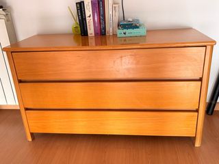 Cómoda de madera con 3 cajones