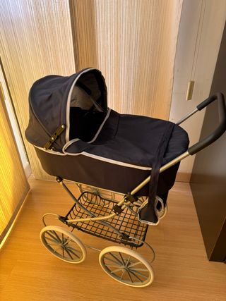 Carrito de muñeca clásico