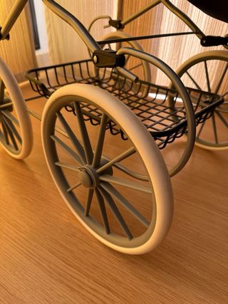 Carrito de muñeca clásico