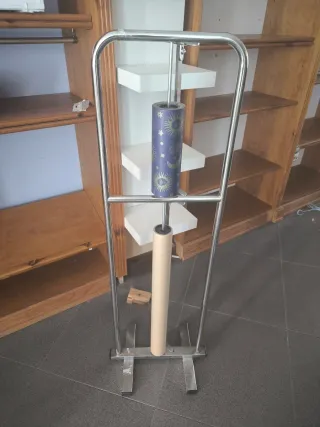 Portarrollos metálico para papel