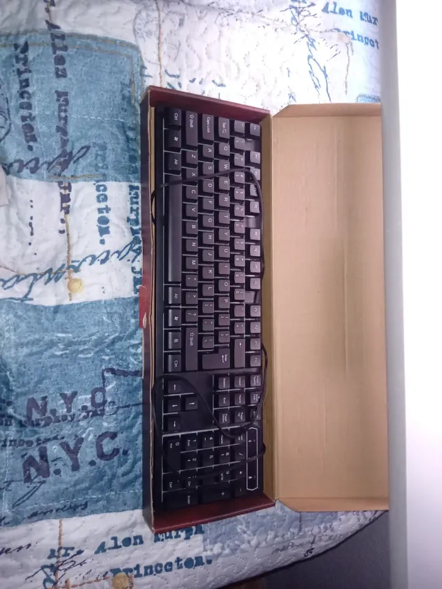 Teclado Gamer KR-6300 RGB