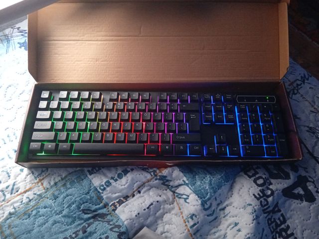 Teclado Gamer KR-6300 RGB