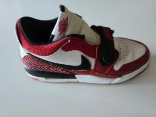 Zapatillas Jordan Rojas y Blancas