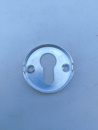 Escudo metálico para cerradura interior