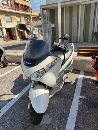 Suzuki Burgman 200 Scooter