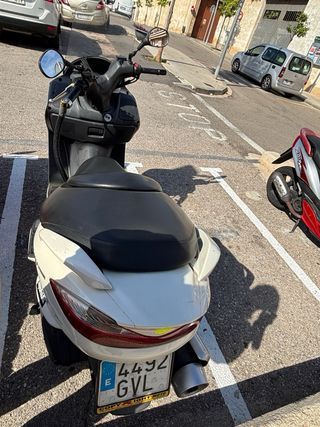 Suzuki Burgman 200 Scooter