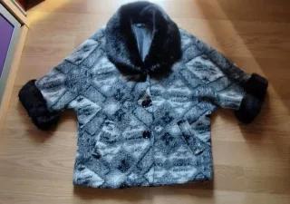 Abrigo 50% Lana con cuello y puños de pelo sintéti