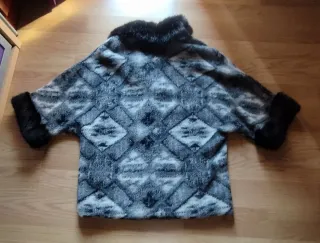 Abrigo 50% Lana con cuello y puños de pelo sintéti