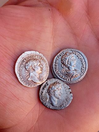 Lote monedas romanas: Trajano, Caracalla, Pio