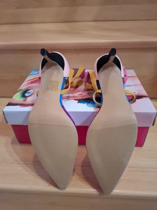 Zapatos de tacón multicolor mujer. Cada par a 10€