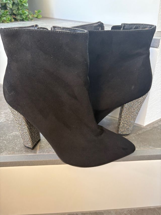 Botines Tacón Negro con Brillantes