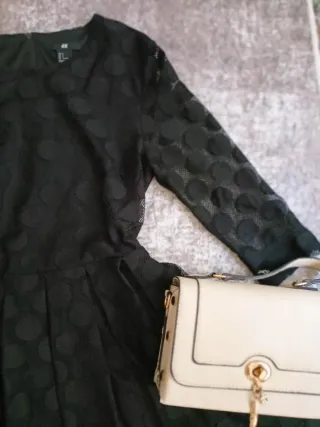 Vestido negro H&M con lunares