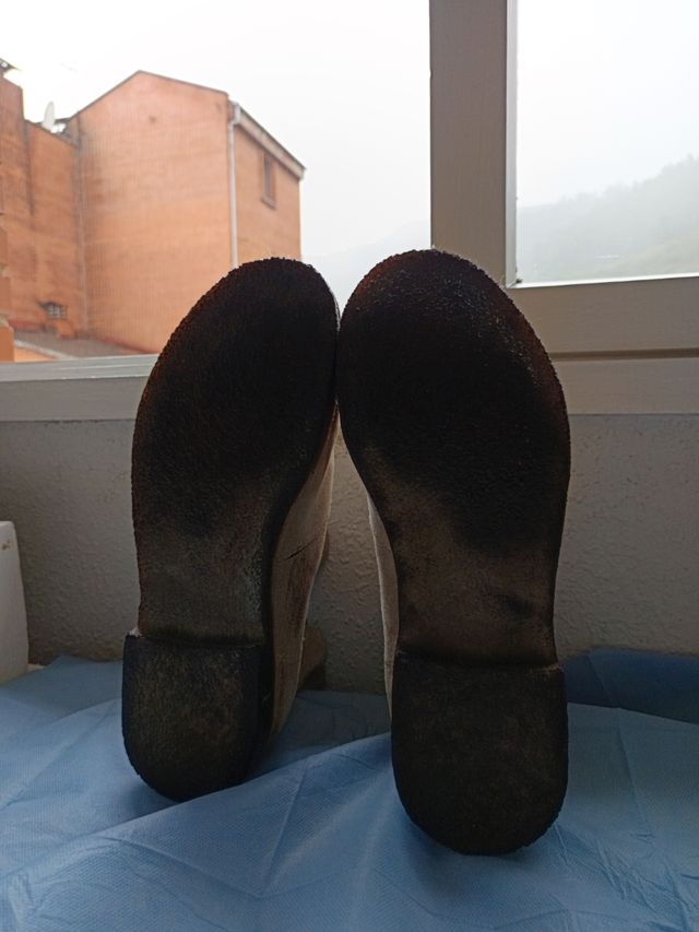 Botins em camurça bege para rapazes, cabe raparigas